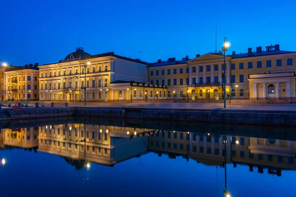 Ηλιοβασίλεμα Στο Προεδρικό Μέγαρο Στο Ελσίνκι Της Φινλανδίας — Φωτογραφία Αρχείου