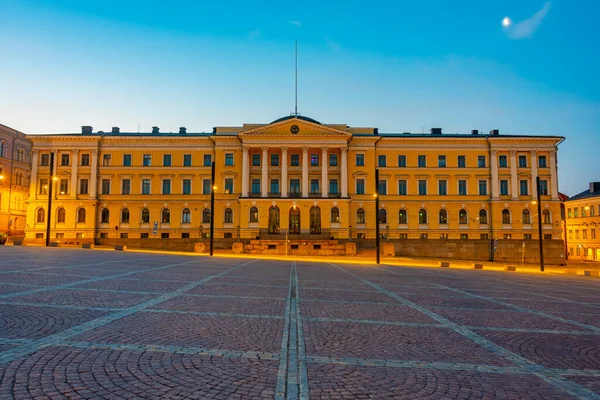 Finnországi Helsinkiben Működő Miniszterelnöki Hivatal Napkelte Előtti Nézete — Stock Fotó