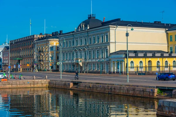 Historické Budovy Ulici Helsinkách Během Slunečného Dne Finsko — Stock fotografie
