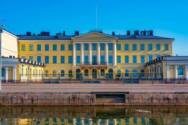 ヘルシンキ フィンランドの大統領宮殿の眺め — ストック写真