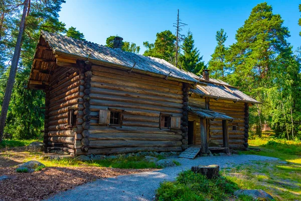 フィンランド ヘルシンキのSeurasaari野外博物館の木造建築 — ストック写真