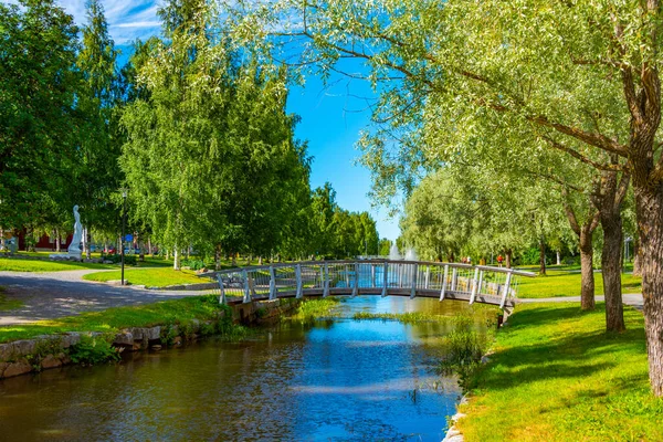Kokkola, Finlandiya 'da Sunti nehrinin Riverside Parkı.