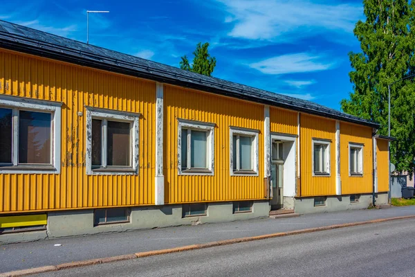 フィンランドの町ココラのネリスタン地区にカラフルな木の家 — ストック写真