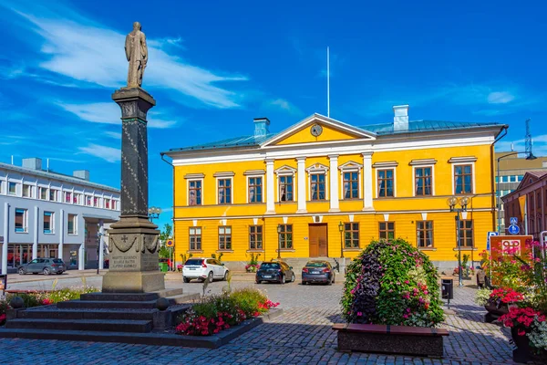芬兰Kokkola镇的黄色市政厅 — 图库照片