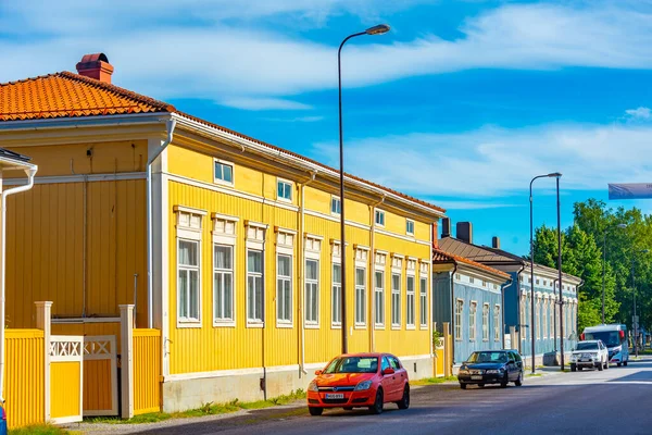 Finlandiya 'nın Neristan ilçesindeki renkli kereste evleri Jakobstad.