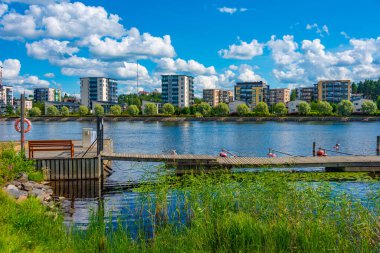 Finlandiya, Joensuu 'daki Pielisjoki' nin Riverside 'ı.