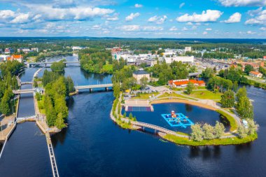 Finlandiya, Joensuu 'daki Pielisjoki' nin Riverside 'ı.