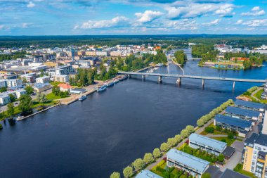 Finlandiya, Joensuu 'daki Pielisjoki' nin Riverside 'ı.