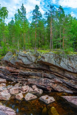 Finlandiya 'da düşük su akışı sırasında Imatra Rapids.