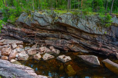 Finlandiya 'da düşük su akışı sırasında Imatra Rapids.
