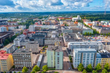 Finlandiya 'nın Lahti kentinin havadan görünüşü .