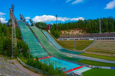 Finlandiya 'nın Lahti kasabasında kayakla atlama stadyumu.