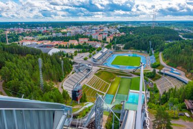 Finlandiya 'nın Lahti kasabasında kayakla atlama ve spor stadyumu.