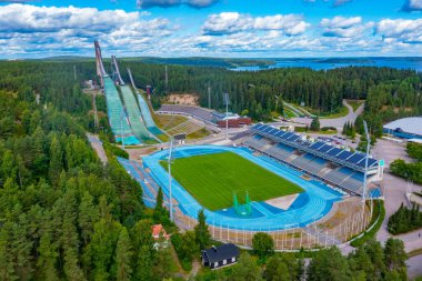 Finlandiya 'nın Lahti kasabasında kayakla atlama ve spor stadyumu.