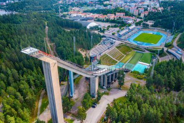 Finlandiya 'nın Lahti kasabasında kayakla atlama ve spor stadyumu.