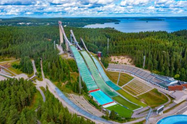 Finlandiya 'nın Lahti kasabasında kayakla atlama stadyumu.