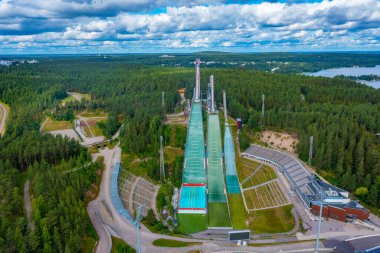 Finlandiya 'nın Lahti kasabasında kayakla atlama stadyumu.