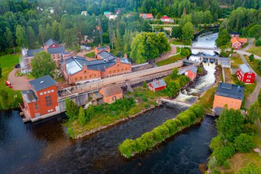 Finlandiya 'daki tarihi Verla kağıt fabrikasının panorama görüntüsü.