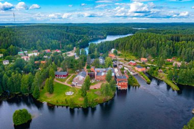 Finlandiya 'daki tarihi Verla kağıt fabrikasının panorama görüntüsü.