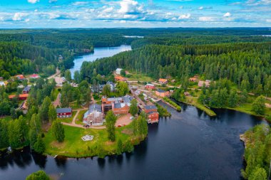 Finlandiya 'daki tarihi Verla kağıt fabrikasının panorama görüntüsü.