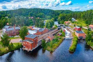 Finlandiya 'daki tarihi Verla kağıt fabrikasının panorama görüntüsü.