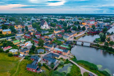 Finlandiya 'nın Porvoo kentinin günbatımı manzarası.