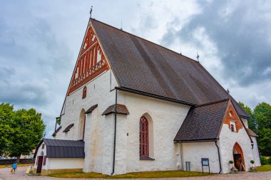 Finlandiya 'daki Porvoo katedralinin gün doğumu manzarası.