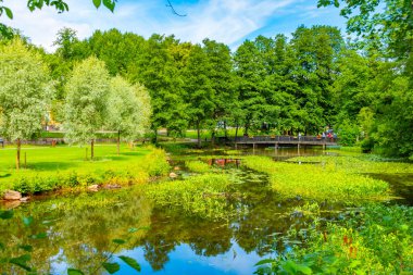 Finlandiya 'daki Fiskars Nehri' nin kıyısı..