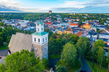 Kutsal Haç Kilisesi ve Fin kasabası Rauma 'nın Panoraması.