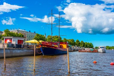 Finlandiya, Pori rıhtımında turizm gemisi.