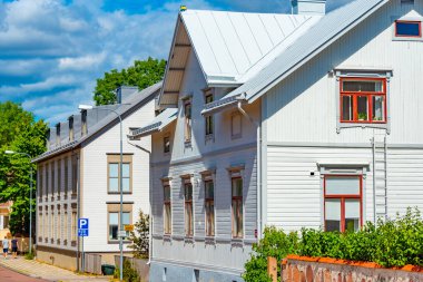 Finlandiya 'nın Mariehamn kasabasında kereste evleri.