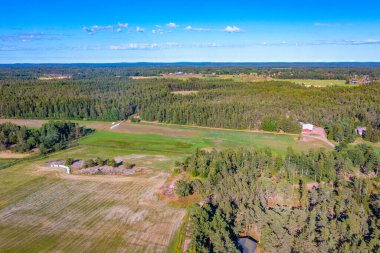 Finlandiya 'daki Aland adalarının kırsal manzarası.