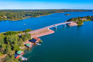 Finlandiya 'daki Aland Adaları' nda Hammarland ve Eckero arasında köprü manzarası.