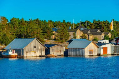 Finlandiya 'daki Aland adalarında bulunan Karingsund' da renkli balıkçı kulübeleri