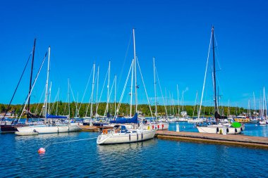 Finlandiya 'da Mariehamn marinası manzarası.