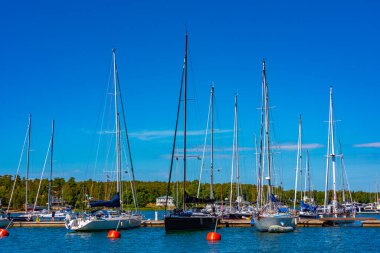 Finlandiya 'da Mariehamn marinası manzarası.