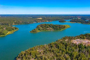 Finlandiya 'da Godby yakınlarındaki Aland adalarının panorama manzarası.