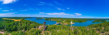 Finlandiya 'daki Aland adalarında Godby yakınlarındaki Hoga C gözetleme kulesinin panorama manzarası