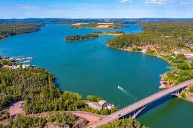 Finlandiya 'daki Aland Adaları' nda Godby yakınlarındaki bir köprünün panorama görüntüsü.