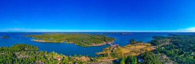 Finlandiya 'da Bomarsund yakınlarındaki Aland adalarının Panorama manzarası.