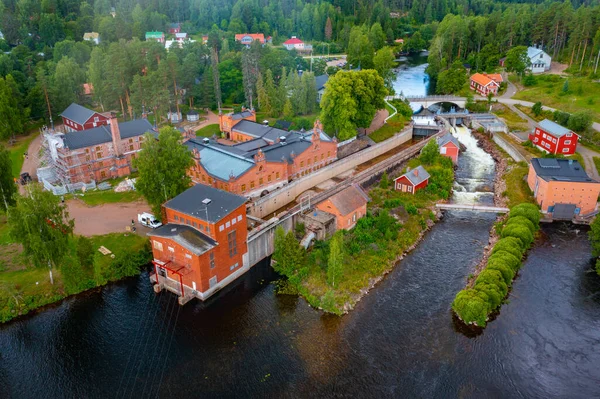 Finlandiya 'daki tarihi Verla kağıt fabrikasının panorama görüntüsü.