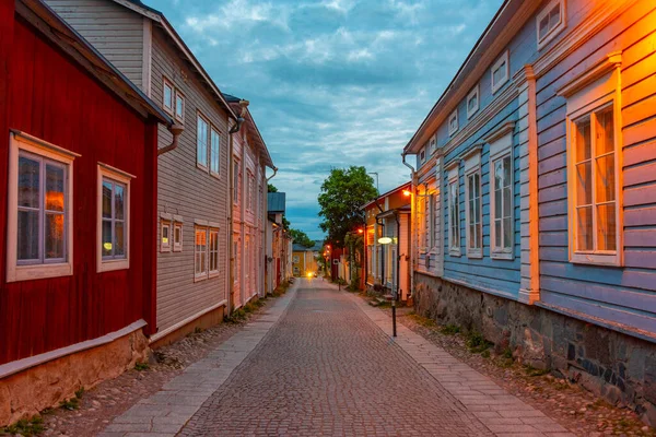 芬兰Porvoo五彩斑斓的木材房屋日落 — 图库照片