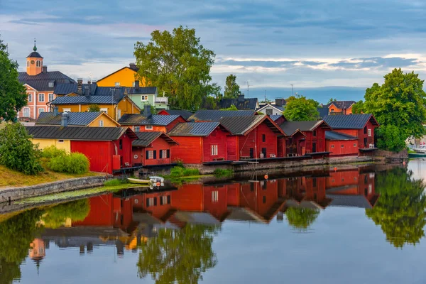 Vista Del Amanecer Cobertizos Madera Roja Ciudad Finlandesa Porvoo —  Fotos de Stock