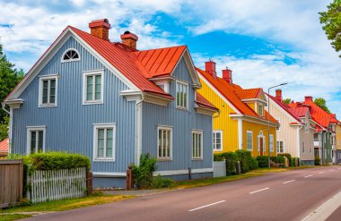 Finlandiya 'nın Mariehamn kasabasında kereste evleri.