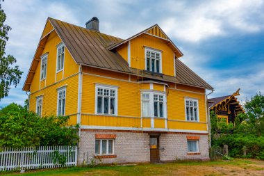 Finlandiya 'nın Mariehamn kasabasında kereste evleri.