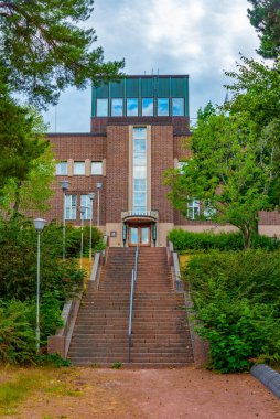 Finlandiya 'daki Mariehamn belediye binasının manzarası.