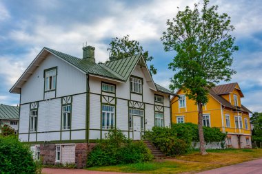 Finlandiya 'nın Mariehamn kasabasında kereste evleri.