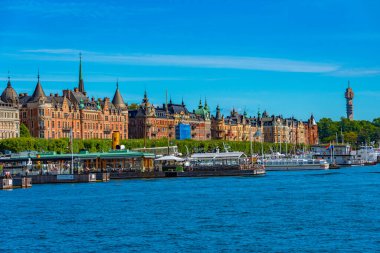 Stockholm rıhtımında İsveç 'te güzel eski evler var..