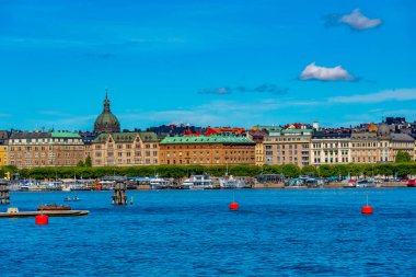 Stockholm rıhtımında İsveç 'te güzel eski evler var..