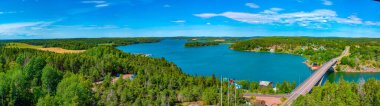 Finlandiya 'daki Aland Adaları' nda Godby yakınlarındaki bir köprünün panorama görüntüsü.